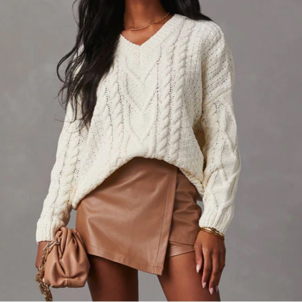 NWT Vici Corey Relaxed Cable Knit Sweater in Ivory